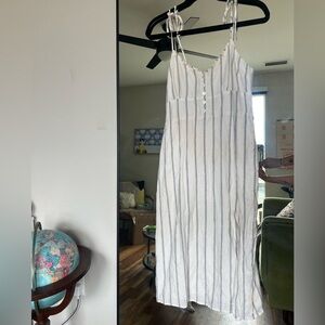 Abercrombie & Fitch linen blend midi dress with slit and pockets!